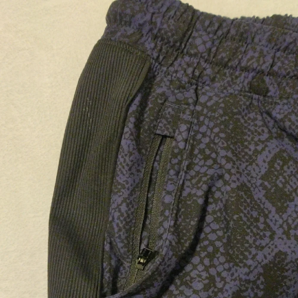 ATHLETA. Men's Black and Blue Patterned Pants